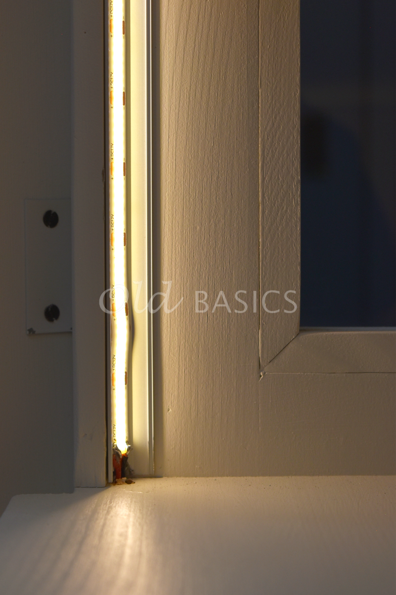 Detail van Buffetkast Amiens  LED, 3 deuren, RAL9001, crème, wit, materiaal hout